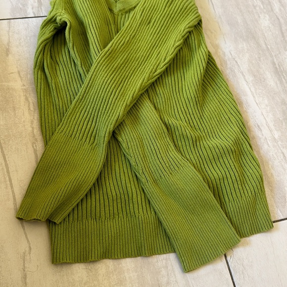 Green sweater - Picture 3 of 4